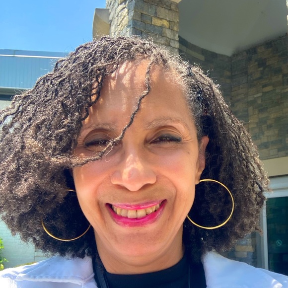 Meet your Posher, Angela - Picture 1 of 4